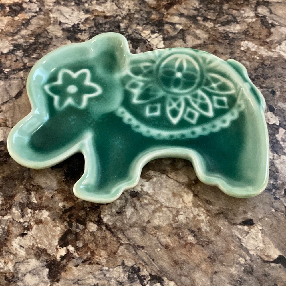 Vintage Pier 1 Style Green Elephant Trinket Dish Jewelry Tray 6”.